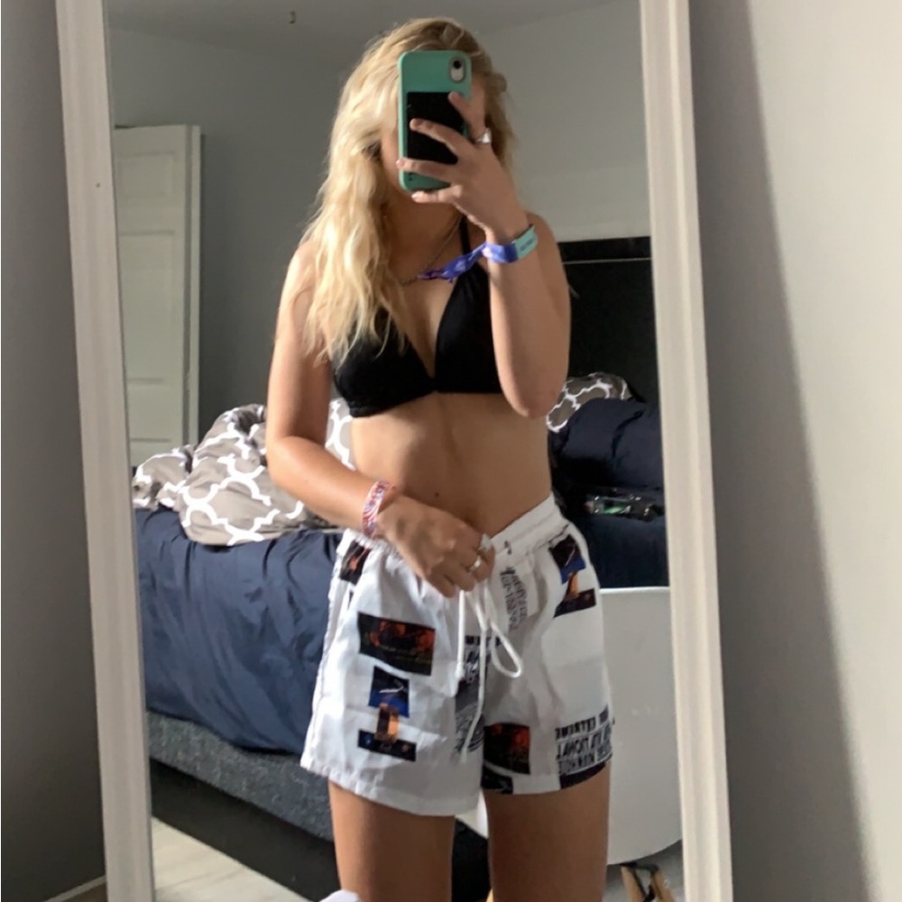 White graphic shorts - Picture 3 of 3